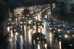 Chicago weather: Hours of rain expected with slick roads, slowdowns for morning commute